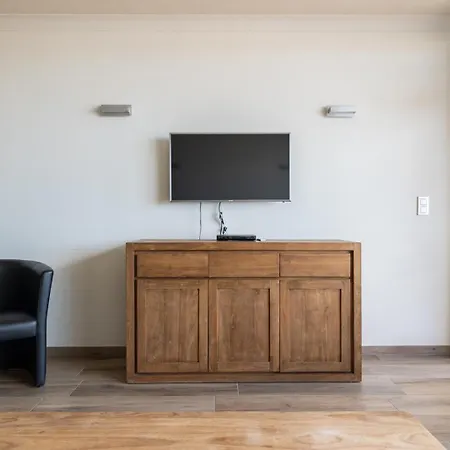 Daire Beautiful 2-bedroom With Sea View In T74